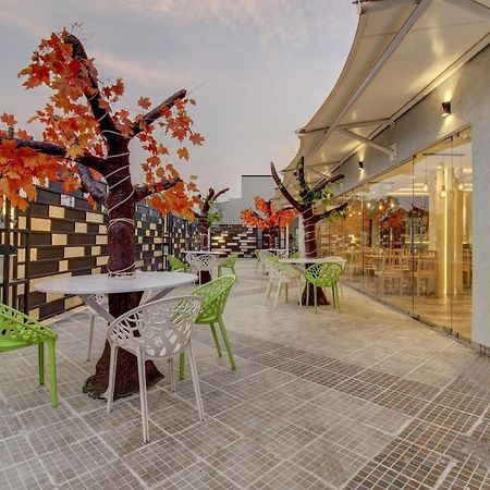 Townhouse Geetraj Near Shalimar Gateway Lucknow Hotel Exterior foto