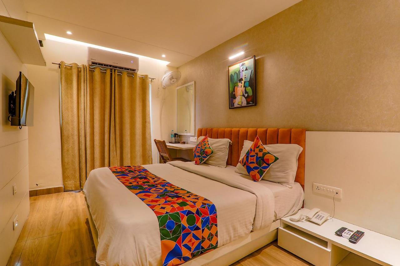 Townhouse Geetraj Near Shalimar Gateway Lucknow Hotel Exterior foto