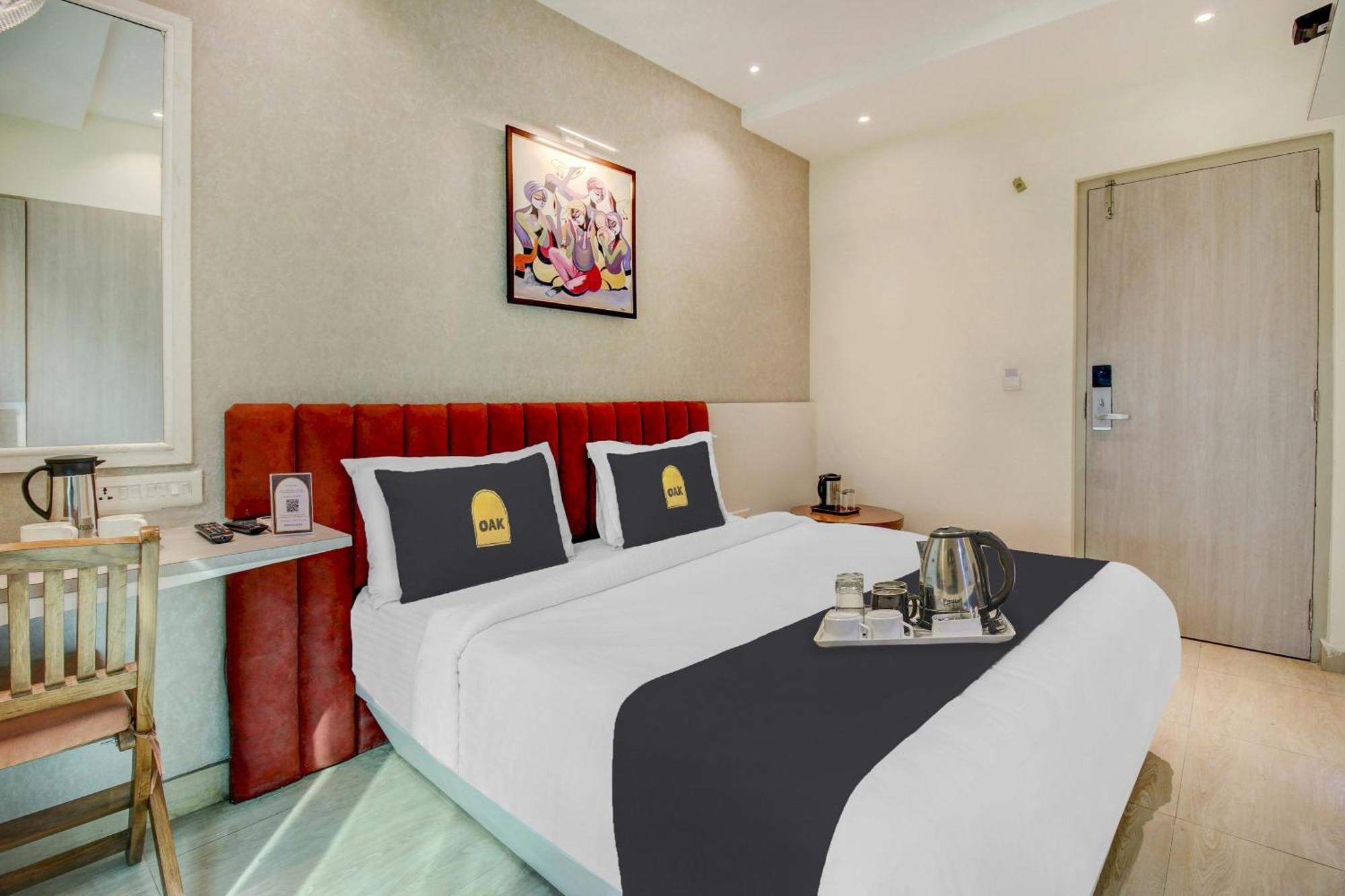 Townhouse Geetraj Near Shalimar Gateway Lucknow Hotel Exterior foto